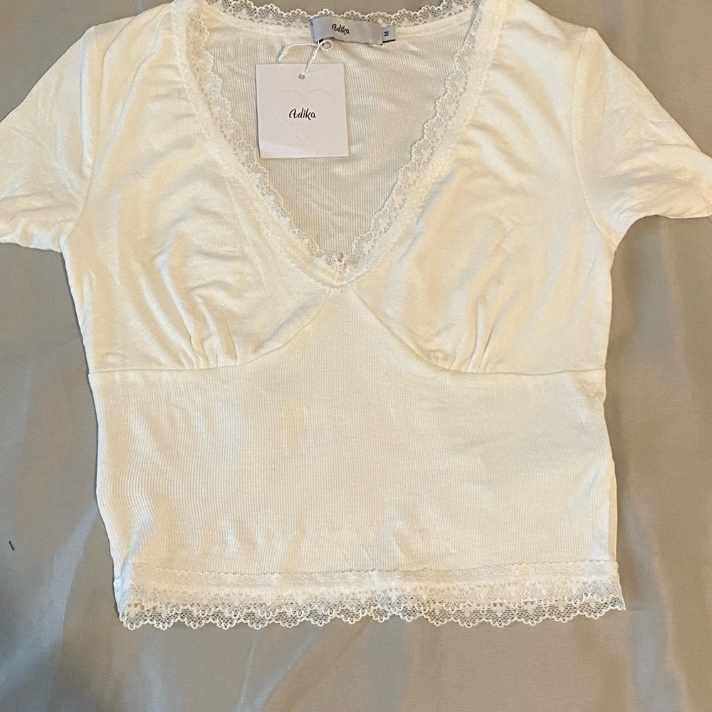 New White lace Adika cropped tee, size medium, new with tags